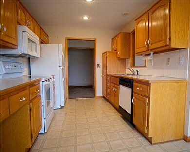 708 Twilight Ct, Raymore, MO 64083 - photo 2