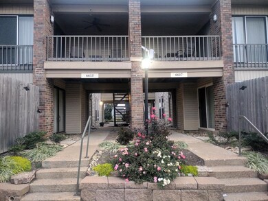 VERY RARE! 2 BR, 2 Bath DOWNSTAIRS FLAT and it doe