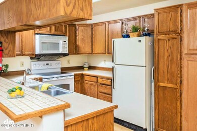 8505 Jewel Lake Road 4-small-008-Kitchen
