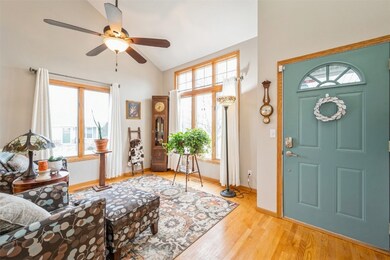 2627 31st St SW, Cedar Rapids, IA 52404 - photo 4