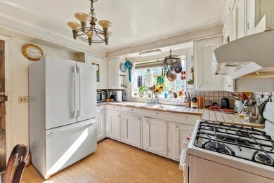 126 Craiwell Ave, West Springfield, MA 01089 - photo 6