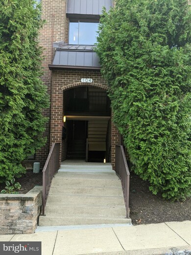 104 Roberts Ln unit 201, Alexandria, VA 22314 - photo 2