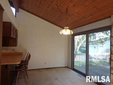3306 N Elmwood Ave, Davenport, IA 52806 - photo 7