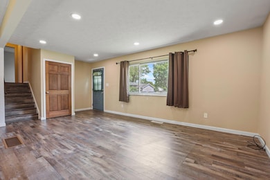 3300 Winding Creek Dr, Columbus, OH 43223 - photo 4