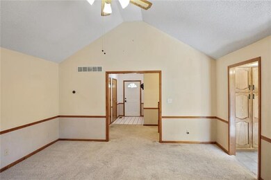 207 N Darrowby Dr, Raymore, MO 64083 - photo 4