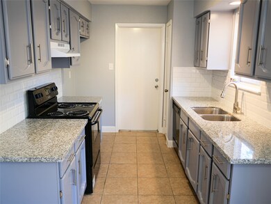 5335 Bulen Ave, Friendswood, TX 77546 - photo 4