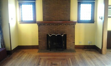 103 W 10th 008