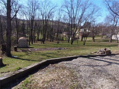 Huge 1 acre country lot on Dead End Street!