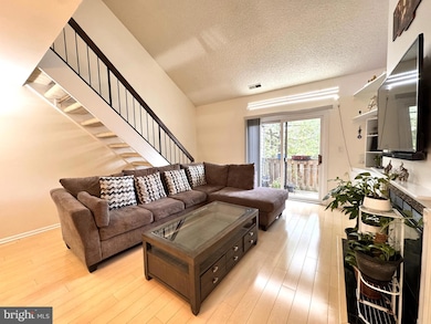 5220 Ravens Crest Dr, Plainsboro, NJ 08536 - photo 3