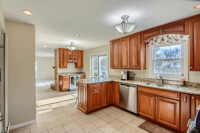 325 Circle Dr, Algonquin, IL 60102 - photo 6