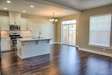 1027 SE Leonel Ln, Bend, OR 97702 - photo 6