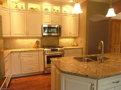Just Look at the Detail .... Rich Granite, Tile Ba