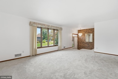 944 Pine View Ct, Saint Paul, MN 55119 - photo 4