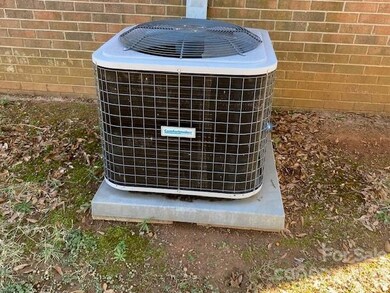 525 Lee Dr, Shelby, NC 28152 - photo 4