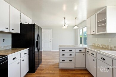 631 W Nevada Ave, Homedale, ID 83628 - photo 3