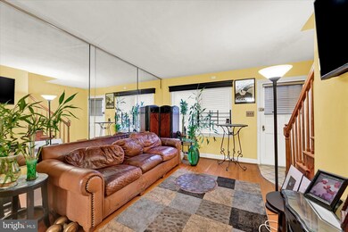 2934 Edgecombe Cir N, Baltimore, MD 21215 - photo 6