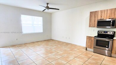 460 NE 35th Ct unit 4, Oakland Park, FL 33334 - photo 5