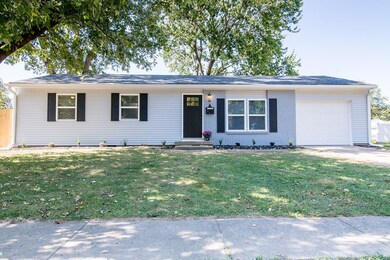 2326 Dawnshire Dr, Columbus, IN 47203 - photo 2