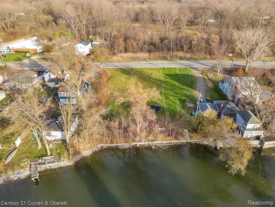 5 W Jefferson Ave, Gibraltar, MI 48173 - photo 3