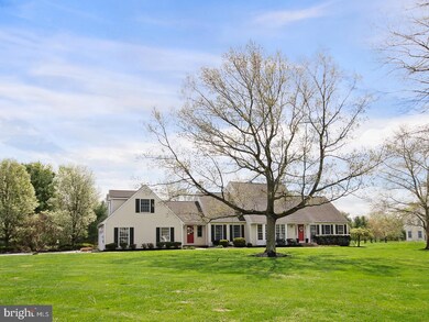 661 N Saratoga Dr, Moorestown, NJ 08057 - photo 2