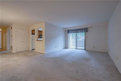 4509 N Hedgerow Dr unit 1, Allentown, PA 18103 - photo 4