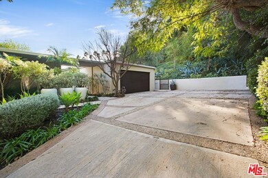 1025 Cove Way, Beverly Hills, CA 90210 - photo 6