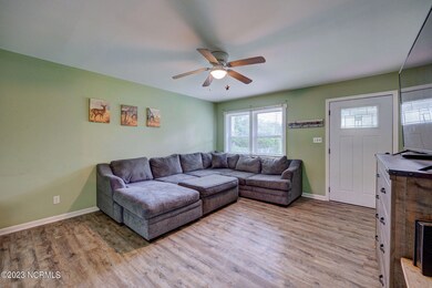 879AppletonWayNE-17