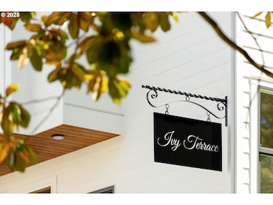 1665 SE Sherrett St, Portland, OR 97202 - photo 2