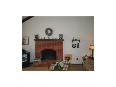 10139 Edelweiss Cir, Shawnee, KS 66203 - photo 3