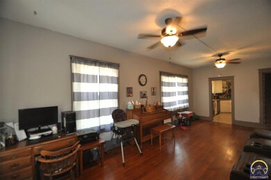 300 SW Orchard St, Topeka, KS 66606 - photo 5