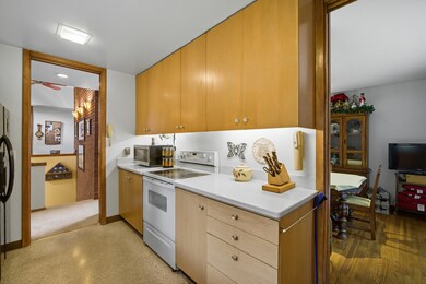 327 Oak Tree Ln, Waukegan, IL 60085 - photo 6