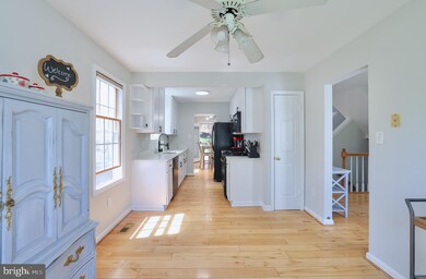 11236 Valley Bend Dr, Germantown, MD 20876 - photo 6