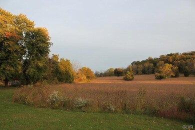 6101 Chestnut St, Zionsville, PA 18092 - photo 6