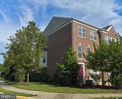 8933 Singleleaf Cir, Lorton, VA 22079 - photo 3