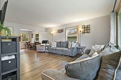 401 Roberts Dr, Mukwonago, WI 53149 - photo 7