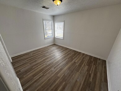 906 W Coffin St, Denison, TX 75020 - photo 2