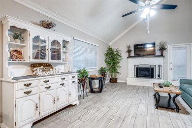 Living room with crown molding, light hardwood / w