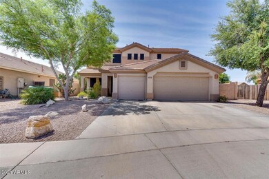02-2Front of home