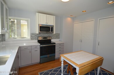527 Stanwich Rd unit B Rear, Greenwich, CT 06831 - photo 3