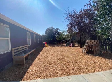 2811 SW Reindeer Ave, Redmond, OR 97756 - photo 2