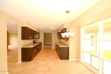 Kitchen & Eat In Kitchen