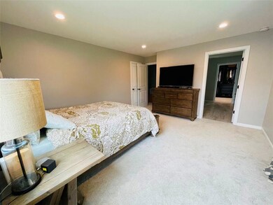 2604 California St, Columbus, IN 47201 - photo 4