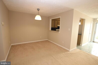 10050 Oakton Terrace Rd unit 10050, Oakton, VA 22124 - photo 3