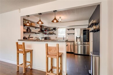 6336 Switzer Ln, Shawnee, KS 66203 - photo 6