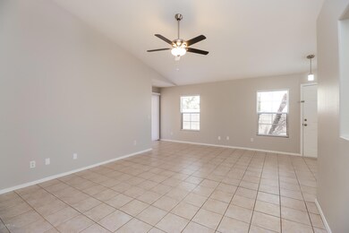 002-photo-living-room-7418116