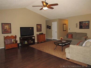 1301 S 29th St, Broken Arrow, OK 74014 - photo 4