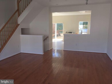 10505 Glen Manor Dr, Bowie, MD 20720 - photo 3