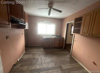 409 Gilbert St, Jackson, MI 49202 - photo 7