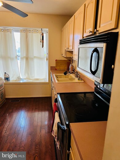 14904 Laurel Oaks Ln, Laurel, MD 20707 - photo 4