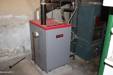 121 Elberon Ave, Pittsfield, MA 01201 - photo 4